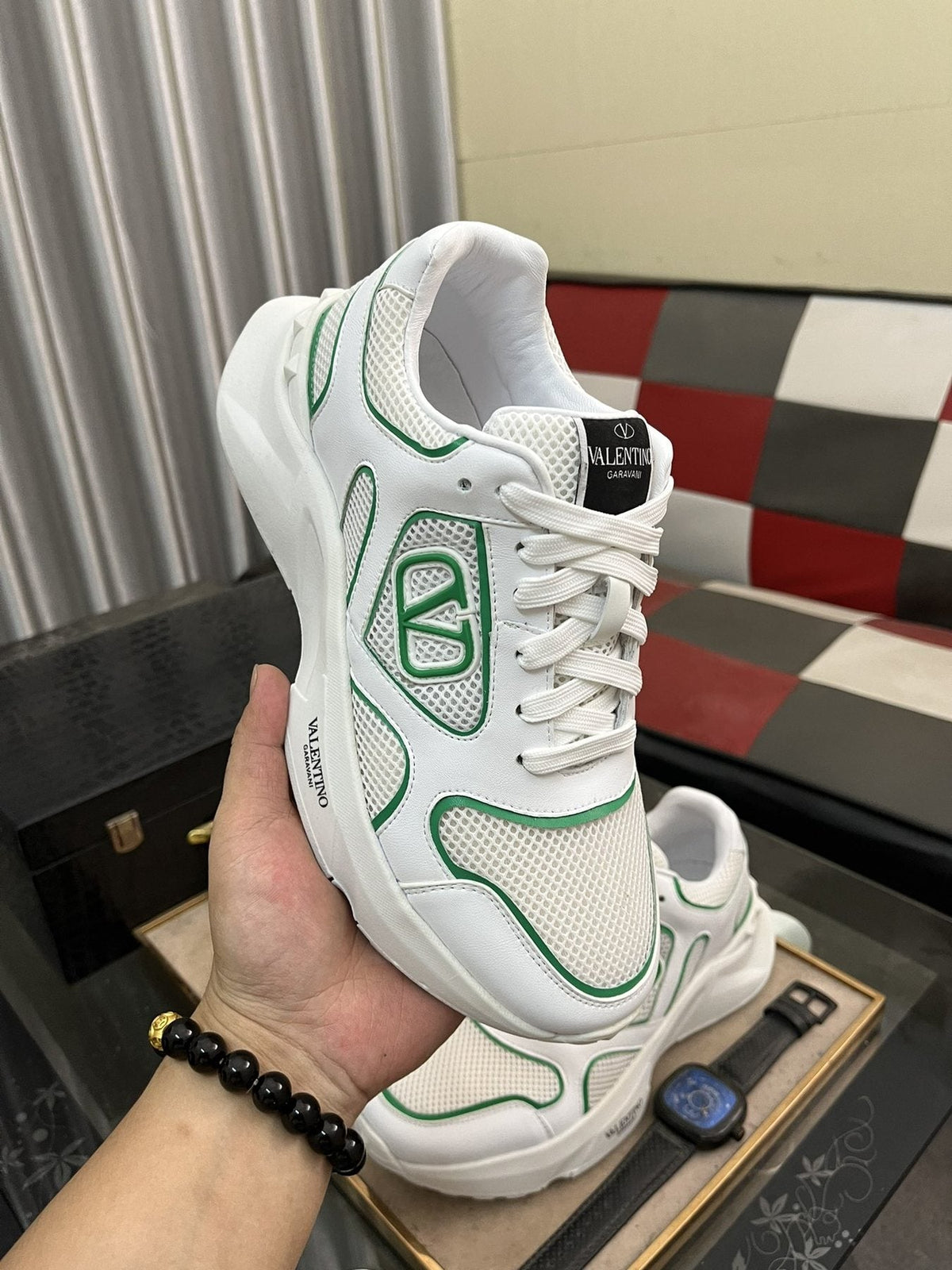 Outlined Emblem Low-Top Sneakers